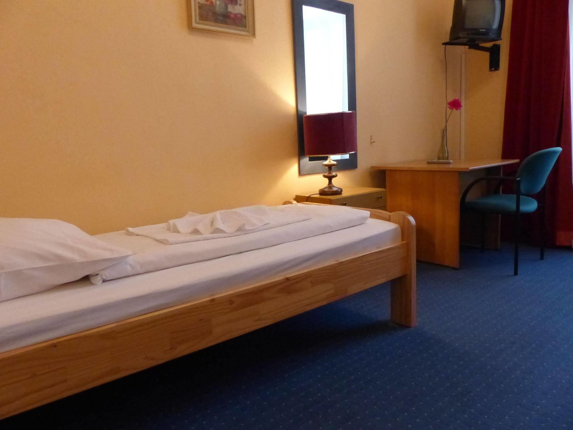 Hotel-Pension Spree Berlijn Buitenkant foto